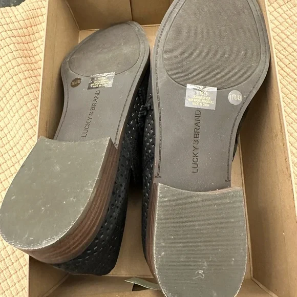 Ankle booties - Picture 1 of 3